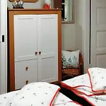 1 Bedroom Stunning In *