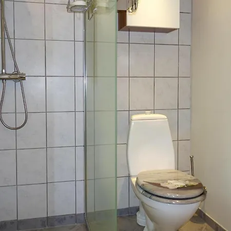Pet Friendly In With Kitchen *