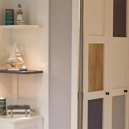 Pet Friendly In With Kitchen *